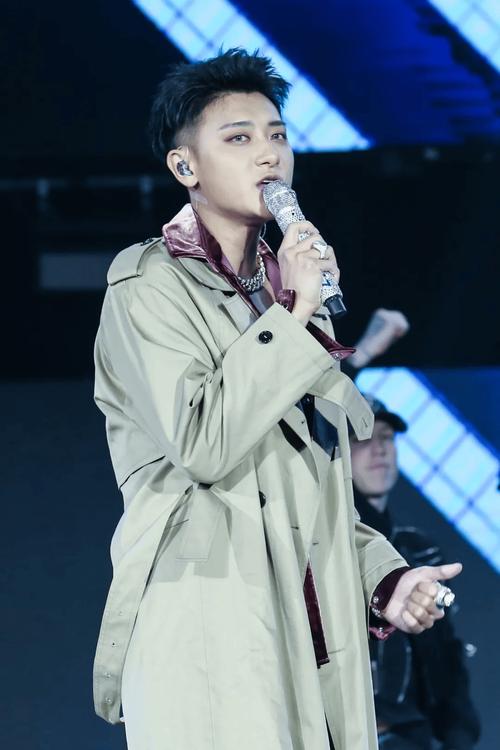 歌手不是"铁肺"是肉身！黄子韬嘴唇发紫引千万网友"会诊"